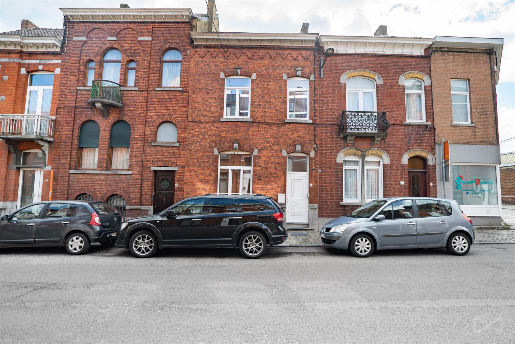 Foto 1 van 4 van Appartementsgebouw met drie slaapkamers in Braine-le-comte