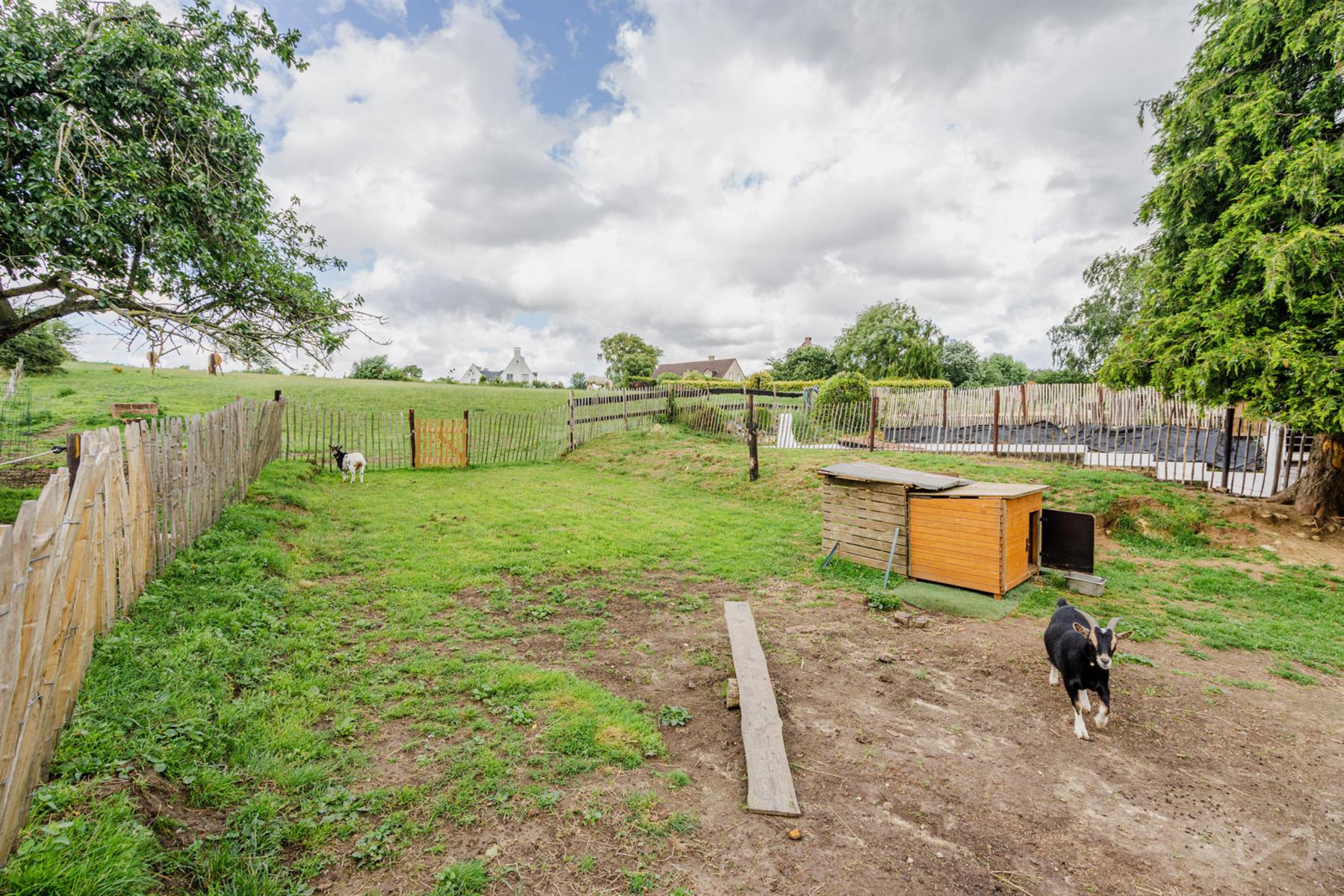 Foto 1 van 3 van Villa met vijf slaapkamers in Lasne