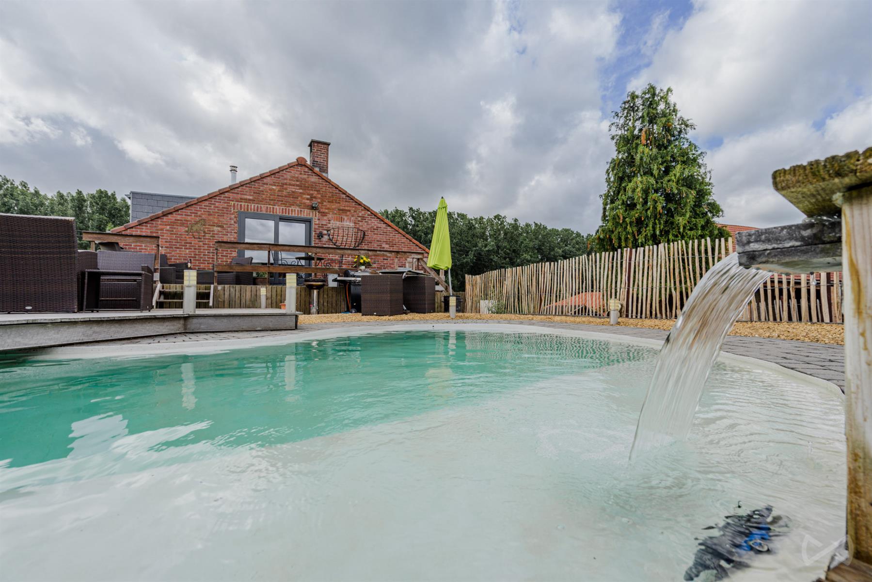 Foto 2 van 3 van Villa met vijf slaapkamers in Lasne