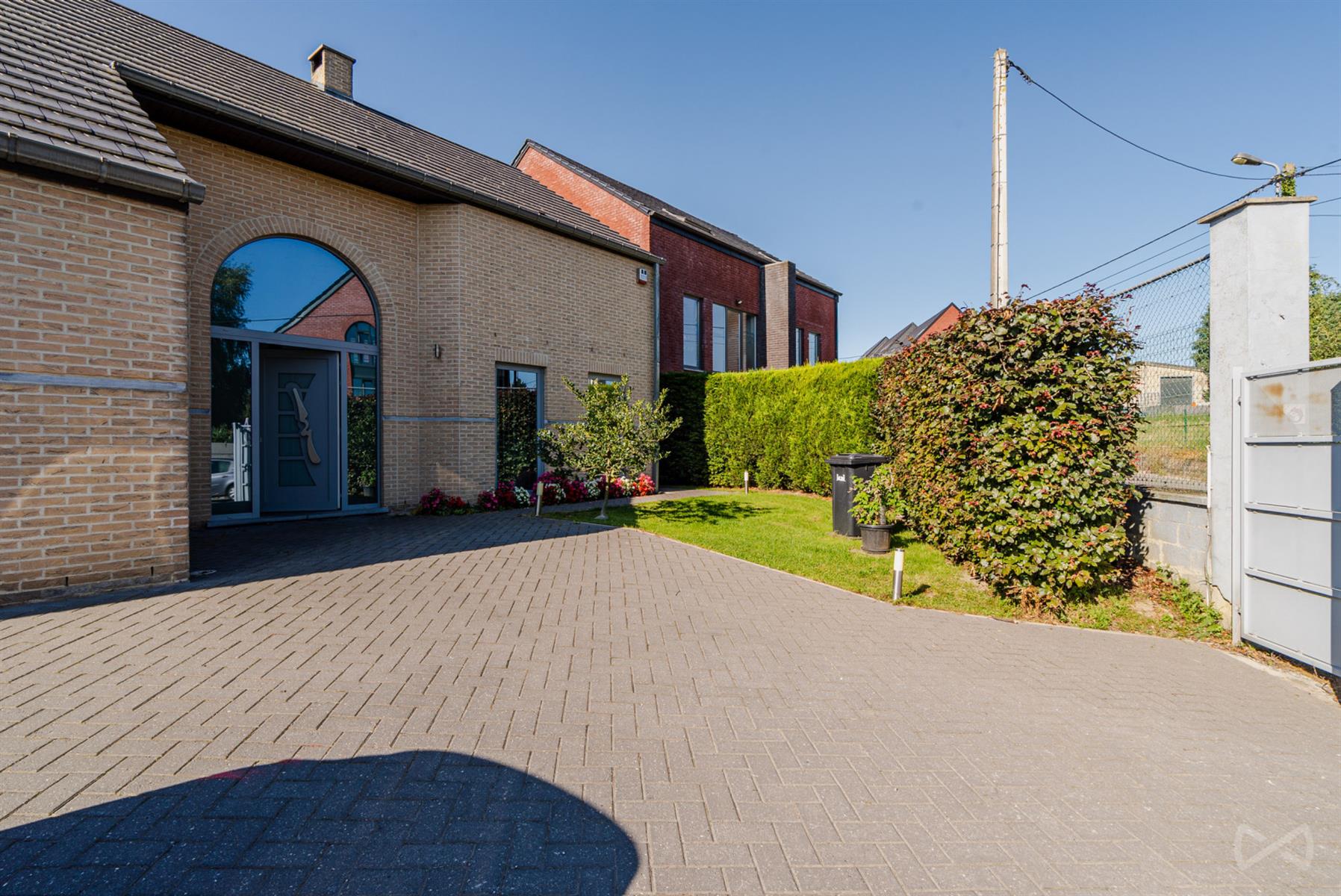 Foto 3 van 4 van Villa met vier slaapkamers in Anderlues