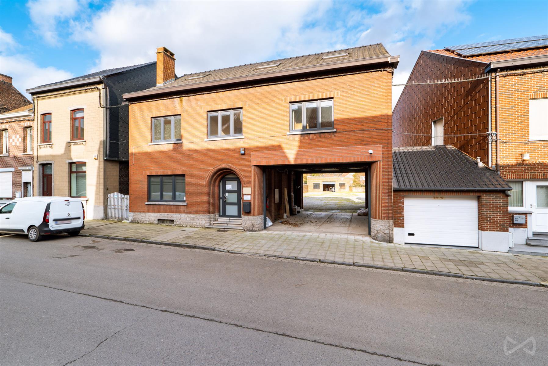 Picture 1 of 4 for Multi-purpose building with seven bedrooms in Charleroi Jumet