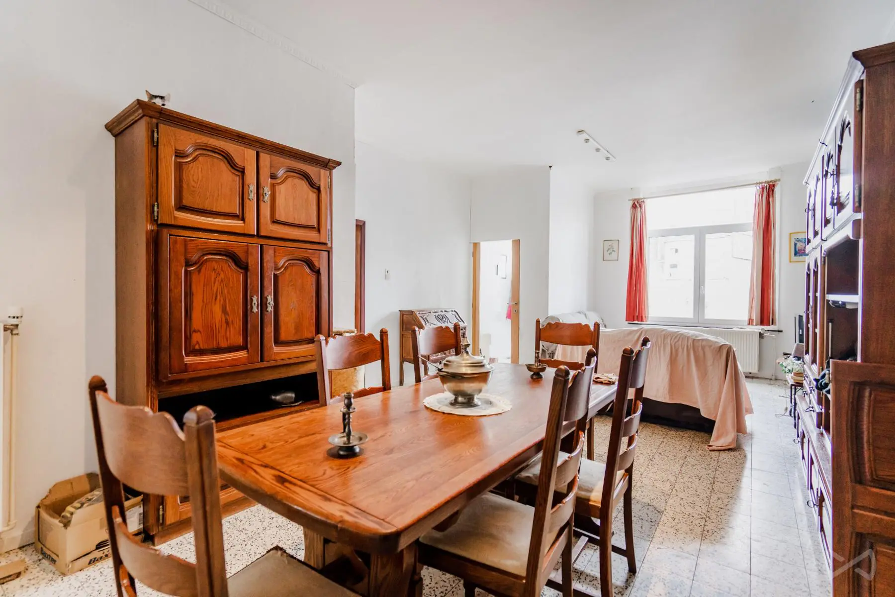 Foto 4 van 4 van Appartementsgebouw met vier slaapkamers in Marcinelle