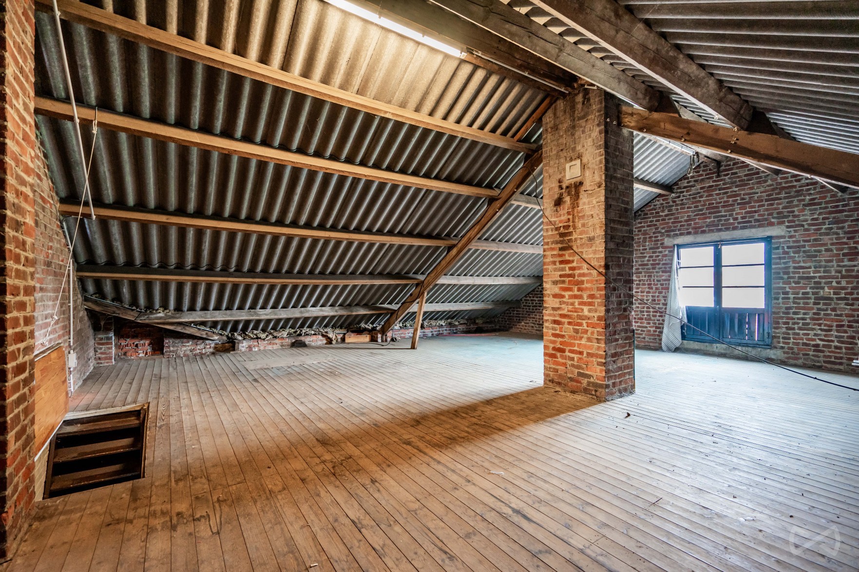 Foto 1 van 4 van Gebouw voor gemengd gebruik in Villers-la-ville