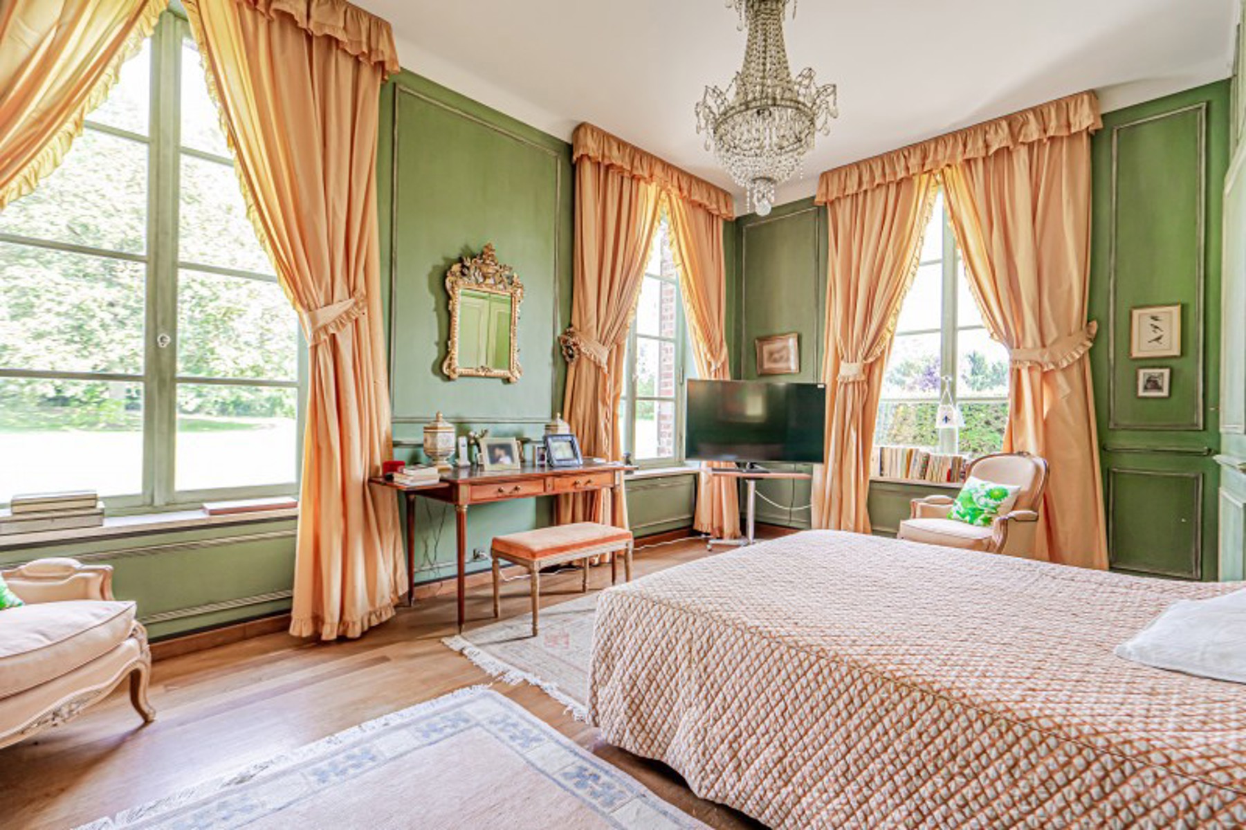 Foto 4 van 4 van Buitengewoon huis met zeven slaapkamers in Harmignies