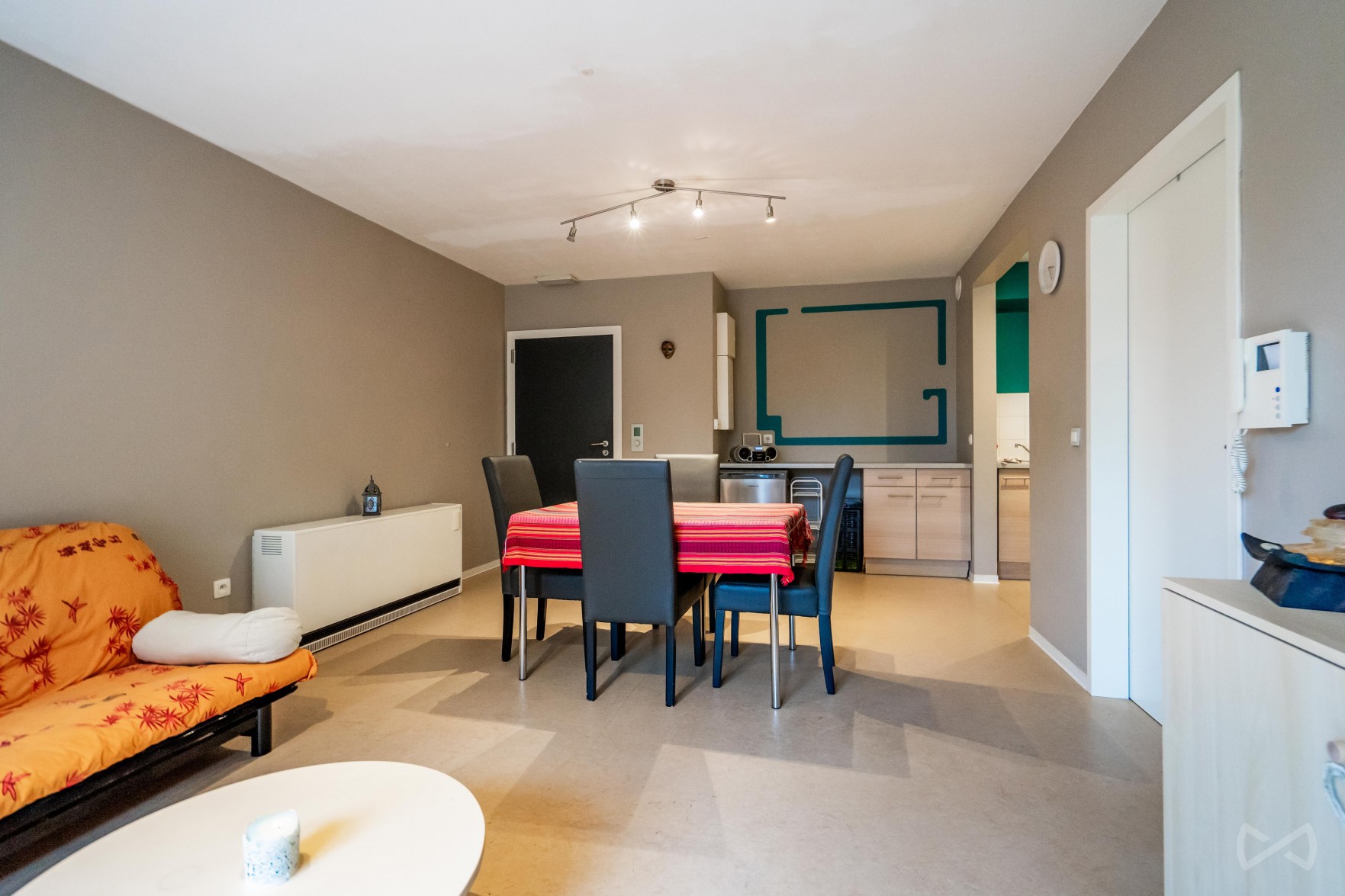 Foto 2 van 3 van Gelijkvloerse verdieping met één slaapkamer in Sorinnes