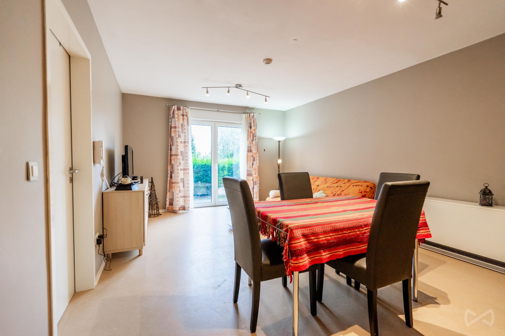 Foto 3 van 3 van Gelijkvloerse verdieping met één slaapkamer in Sorinnes