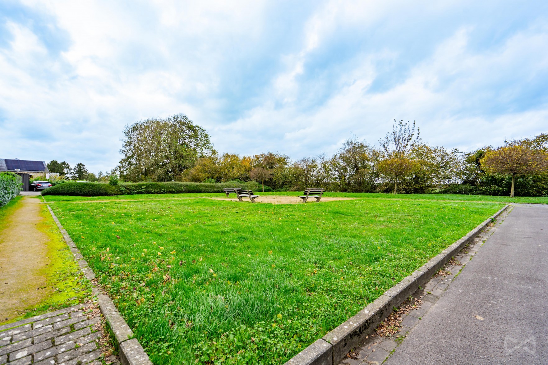 Foto 2 van 4 van Gelijkvloerse verdieping met één slaapkamer in Sorinnes