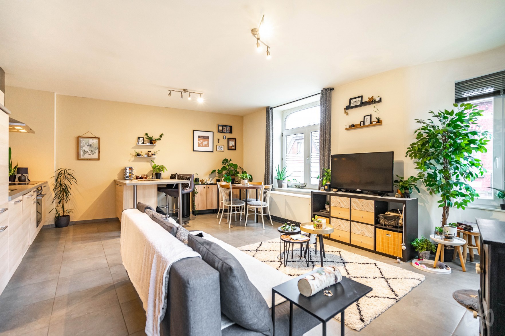 Picture 2 of 4 for Apartment block with five bedrooms in Court-saint-Étienne
