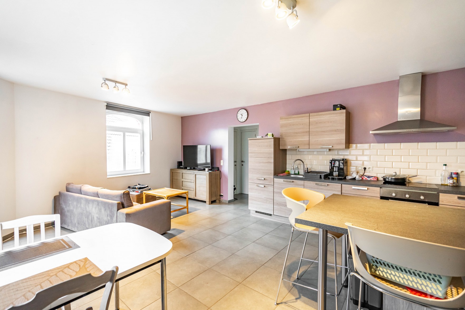 Picture 1 of 4 for Apartment block with five bedrooms in Court-saint-Étienne