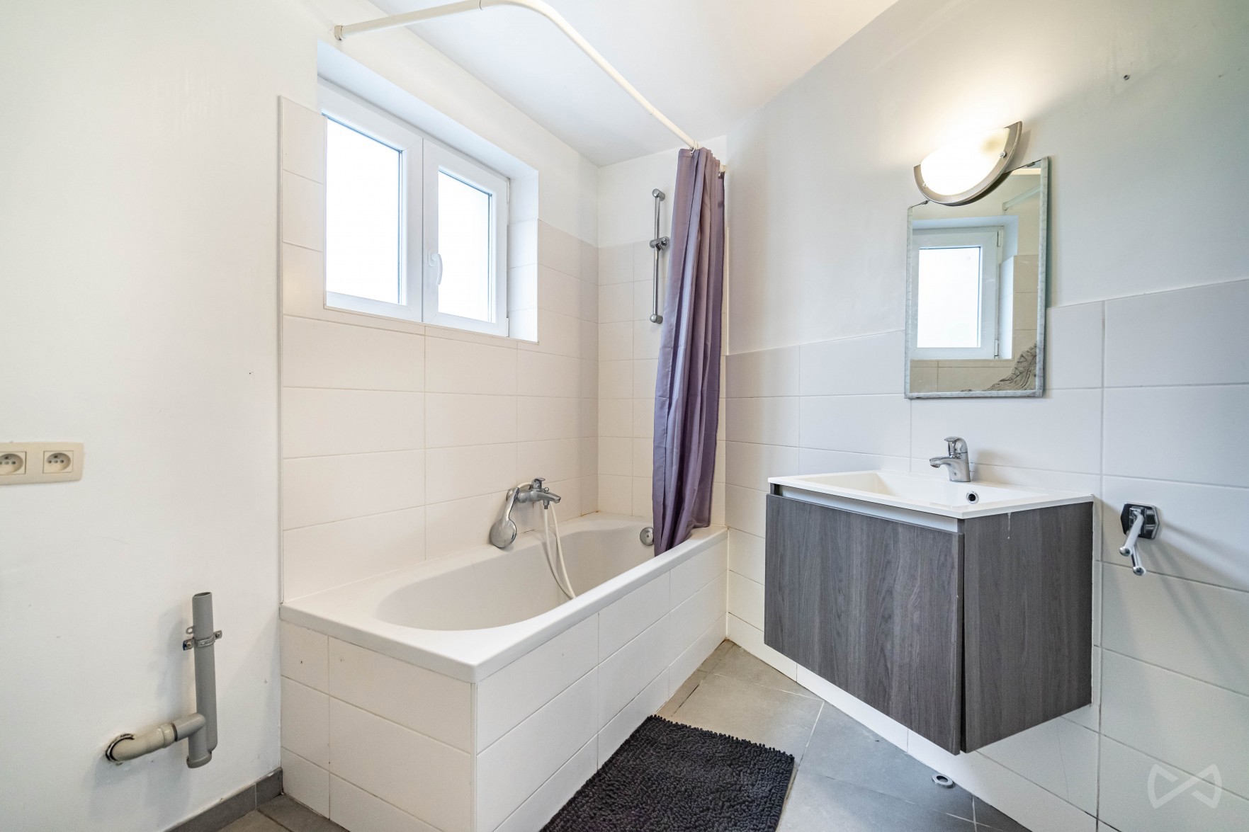 Picture 1 of 4 for Apartment block with five bedrooms in Court-saint-Étienne