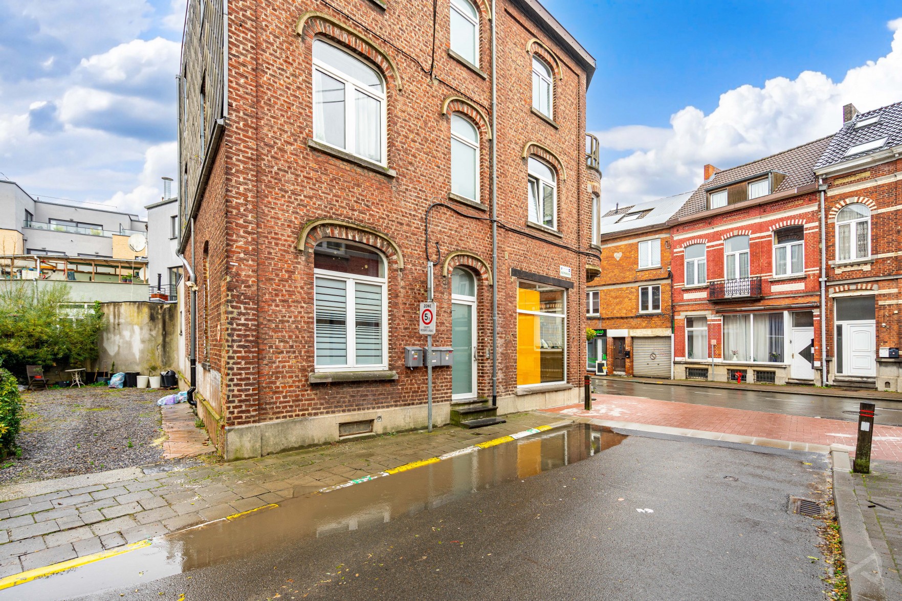 Picture 4 of 4 for Apartment block with five bedrooms in Court-saint-Étienne
