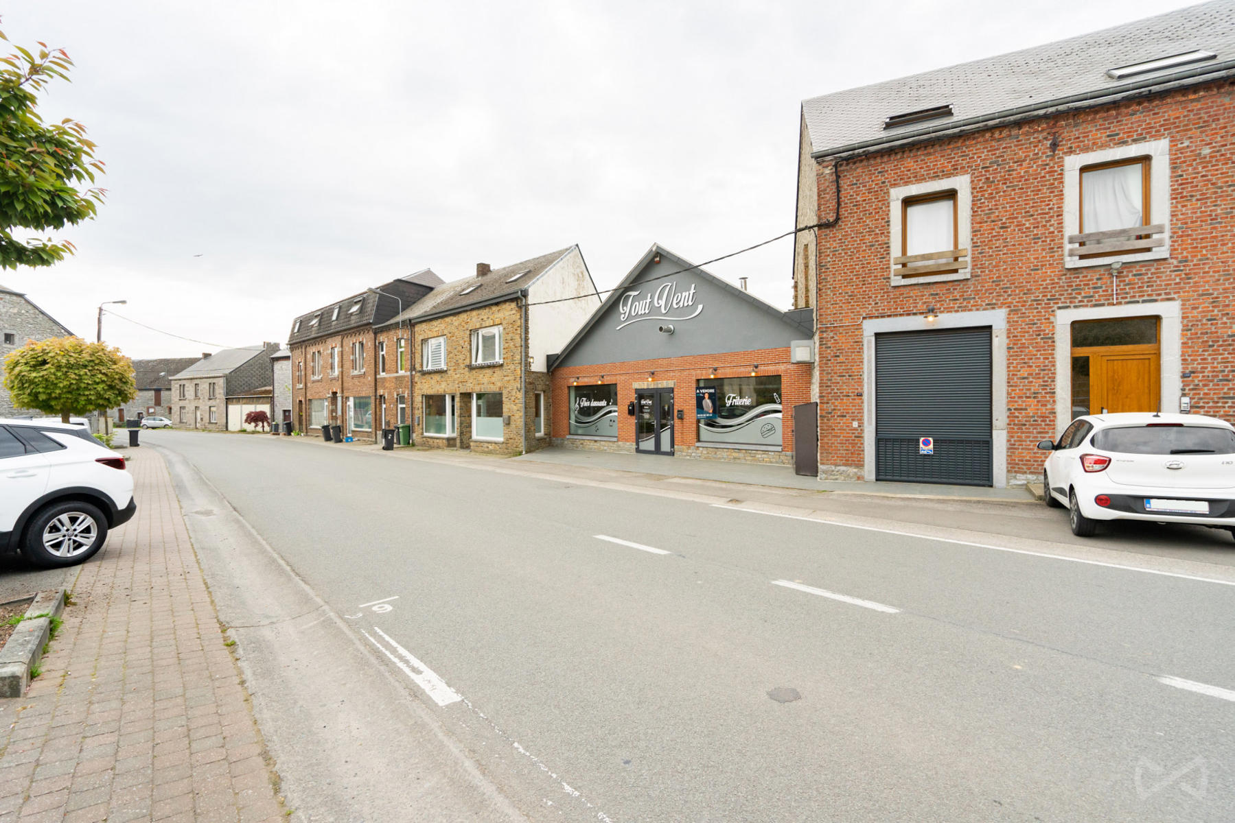 Foto 3 van 4 van Gebouw voor gemengd gebruik in Beauraing Winenne