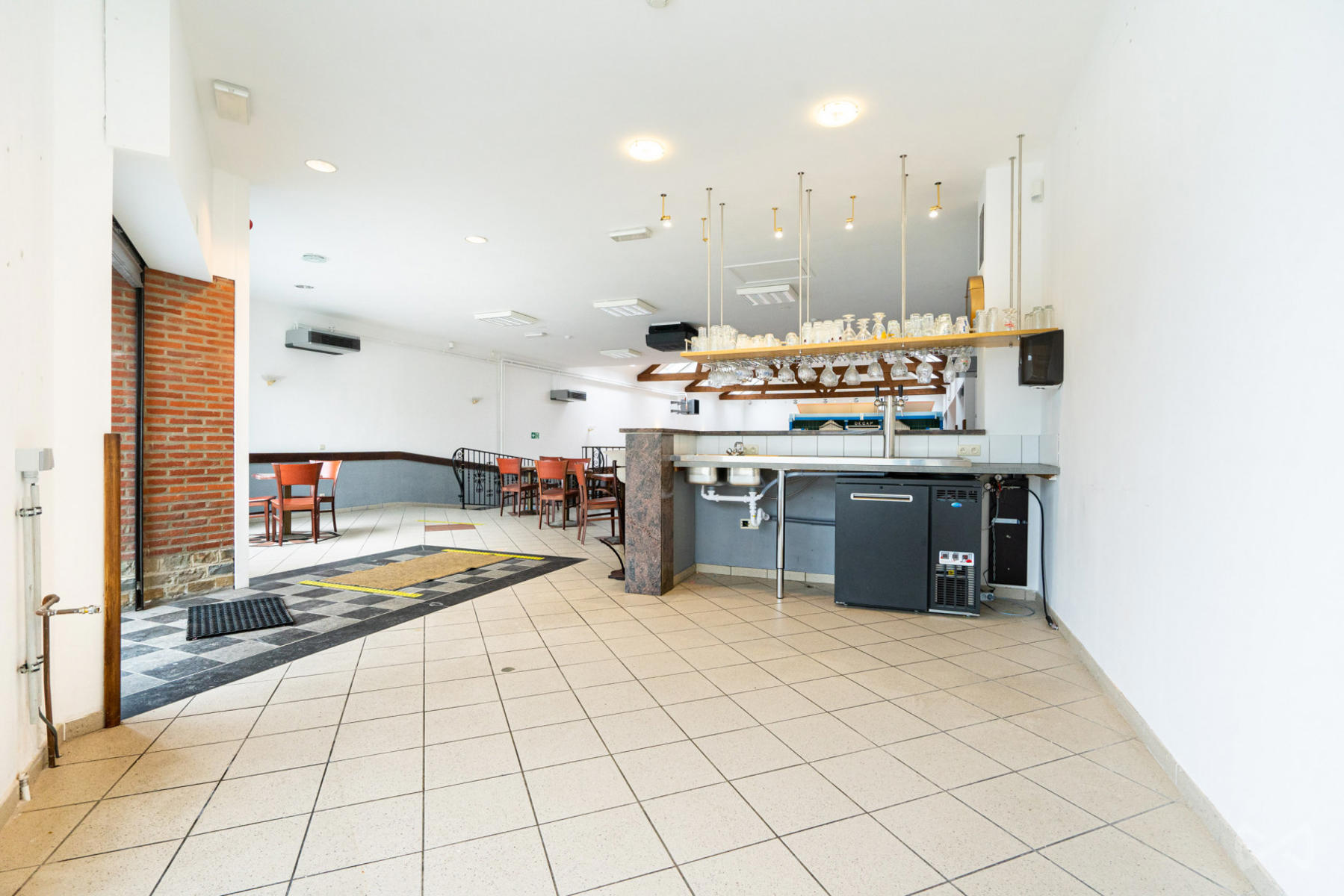 Foto 1 van 4 van Gebouw voor gemengd gebruik in Beauraing Winenne