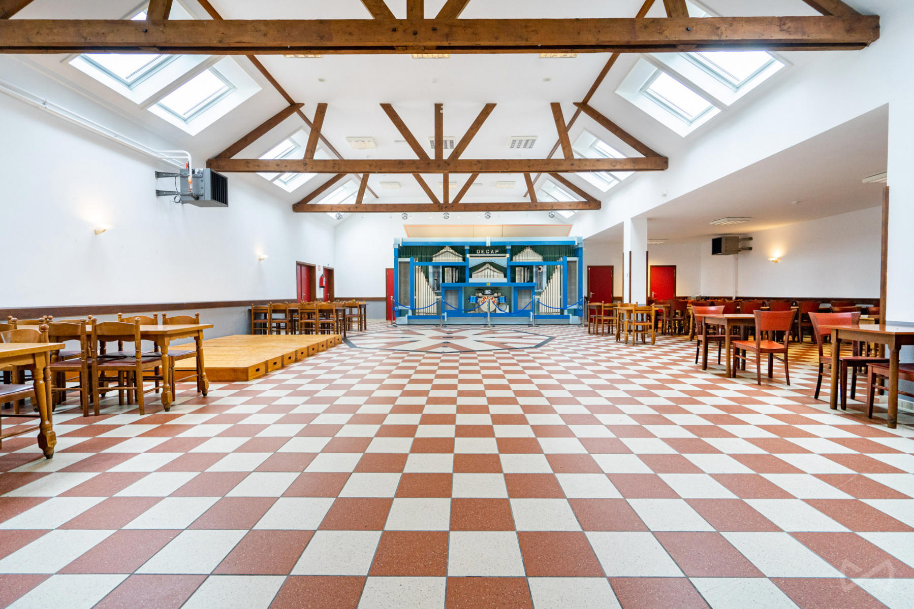 Foto 4 van 4 van Gebouw voor gemengd gebruik in Beauraing Winenne