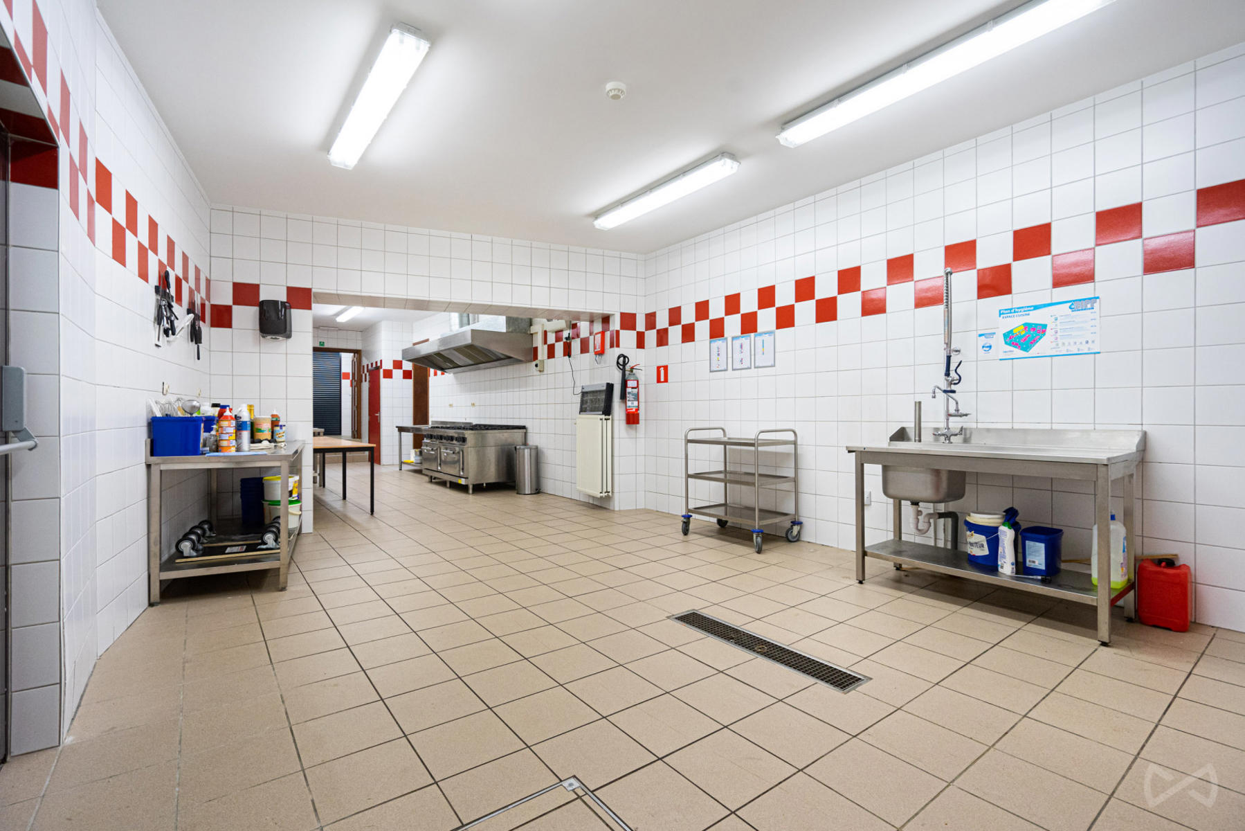 Foto 1 van 4 van Gebouw voor gemengd gebruik in Beauraing Winenne