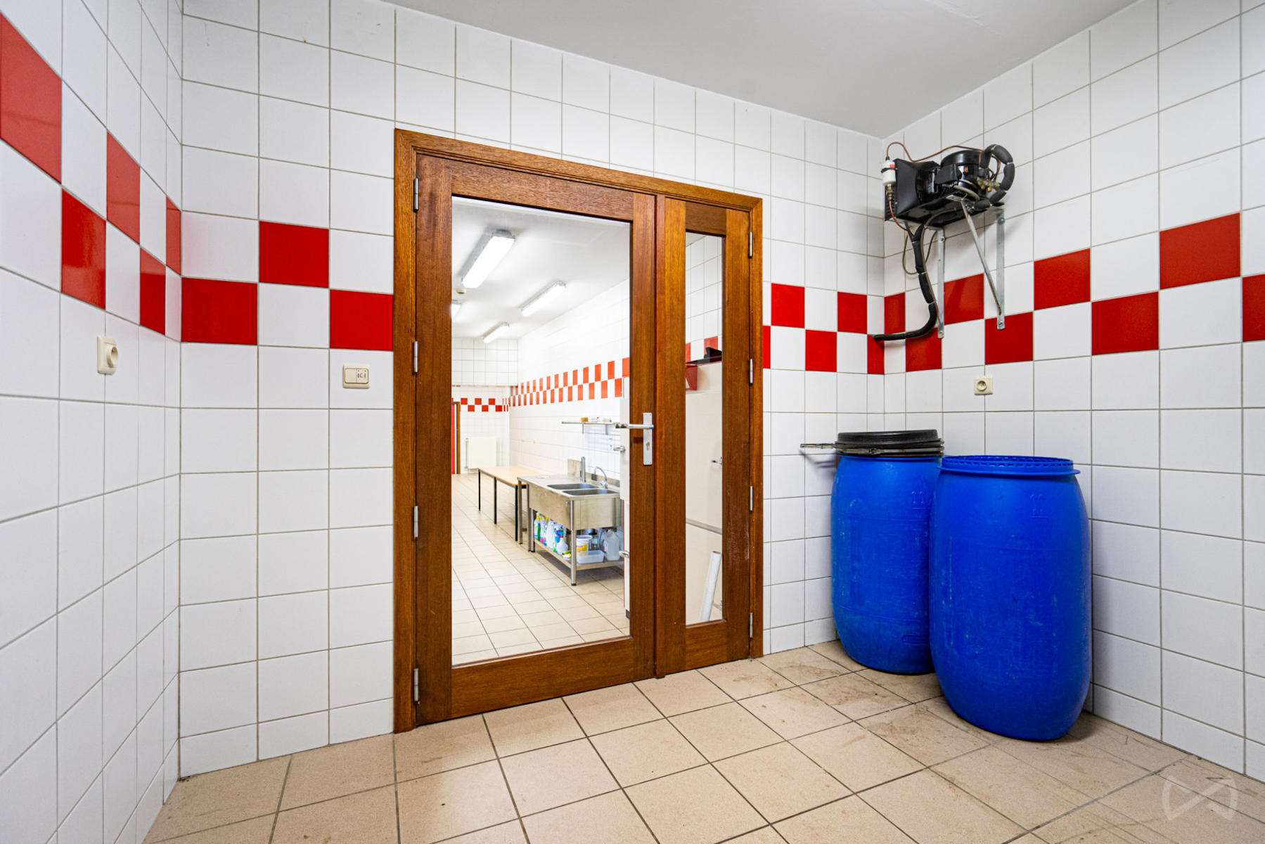 Foto 4 van 4 van Gebouw voor gemengd gebruik in Beauraing Winenne