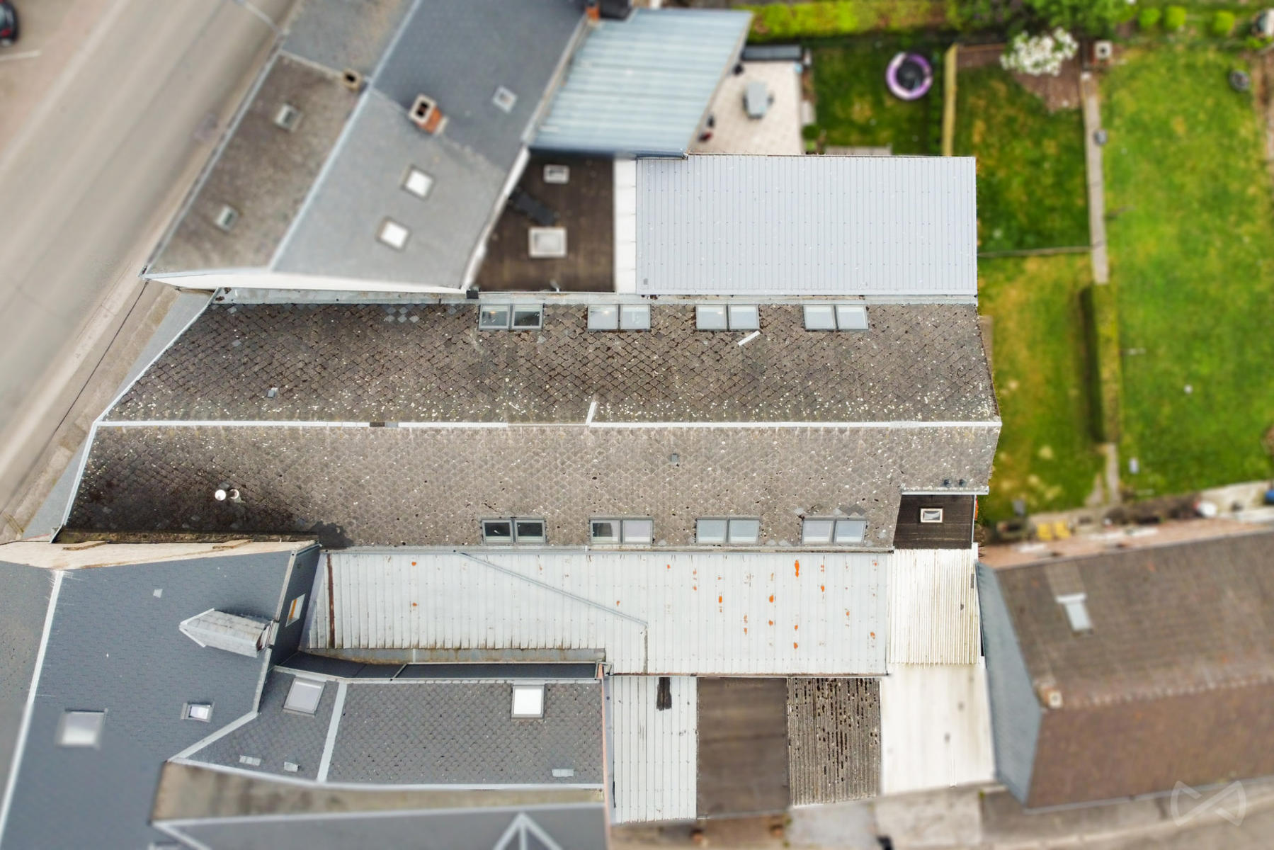 Foto 1 van 4 van Gebouw voor gemengd gebruik in Beauraing Winenne