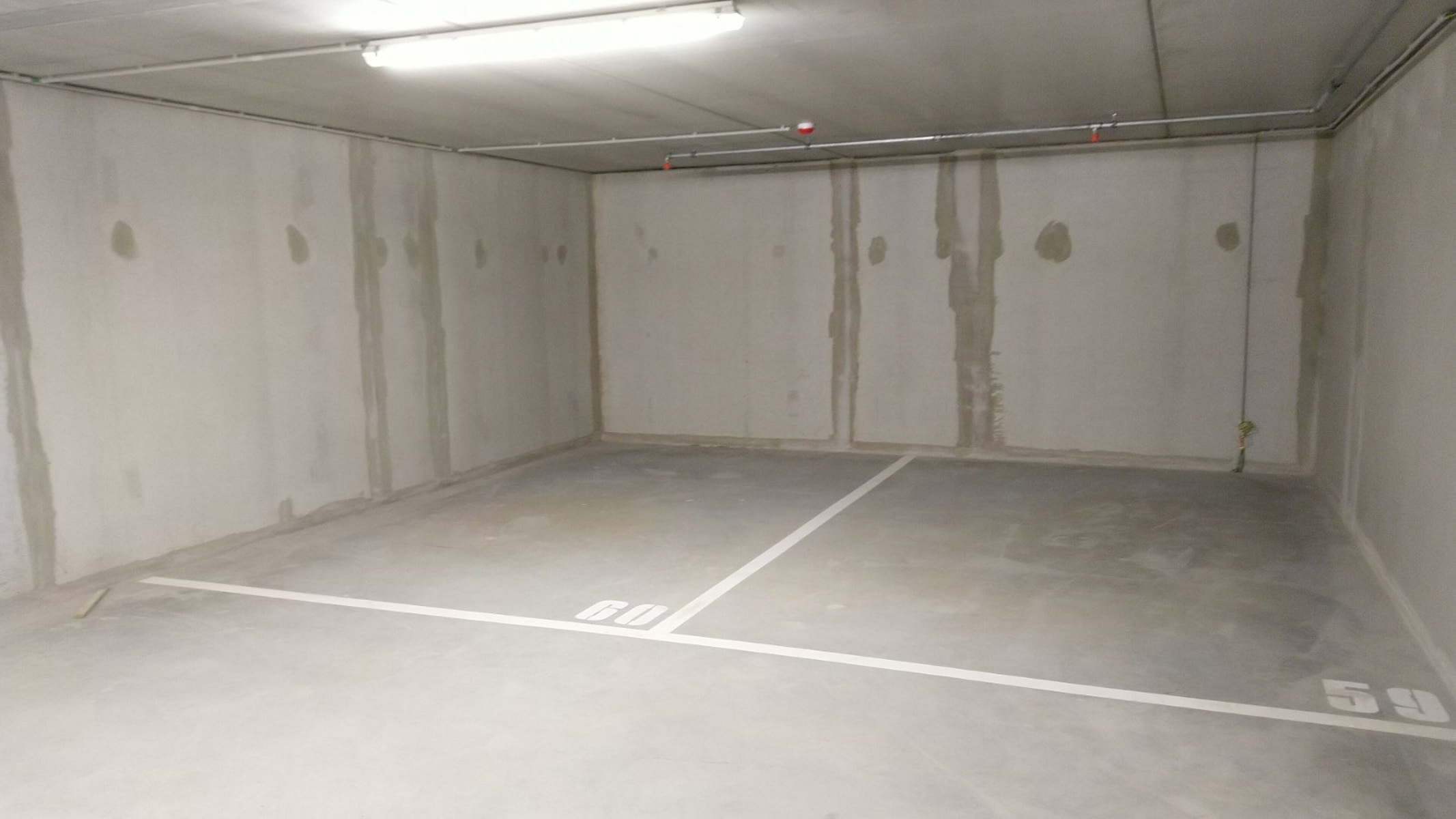 Picture 1 of 4 for Indoor parking in Bruxelles